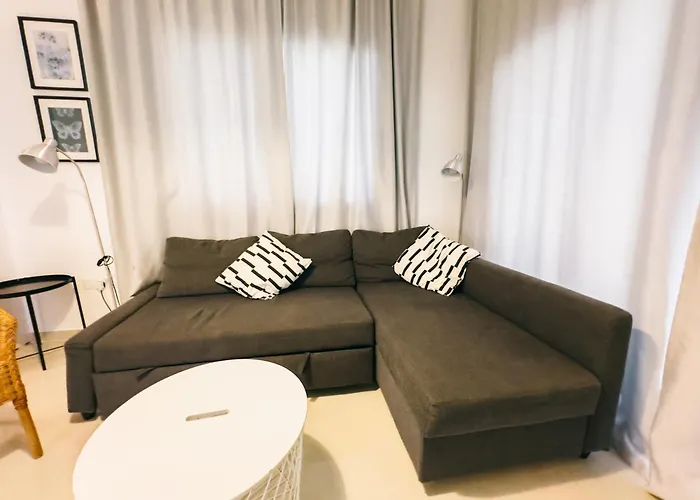 Caesar Lovely & Cozy 1 Bedroom Home, With Pools & Spas