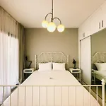 Caesar Lovely & Cozy 1 Bedroom Home, With Pools & Spas