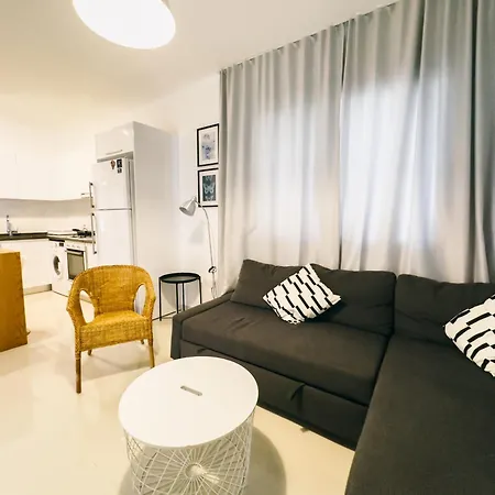 Luxury 3 Bedroom Penthouse With Huge 255m2 Terrace With Jacuzzi In Courtyard Iskele Apartamento