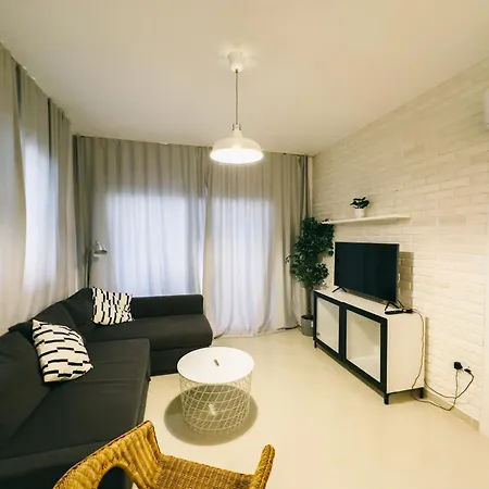 Luxury 3 Bedroom Penthouse With Huge 255m2 Terrace With Jacuzzi In Courtyard Iskele Apartamento
