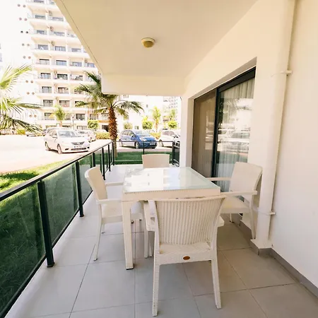 Luxury 3 Bedroom Penthouse With Huge 255m2 Terrace With Jacuzzi In Courtyard Iskele Apartamento *