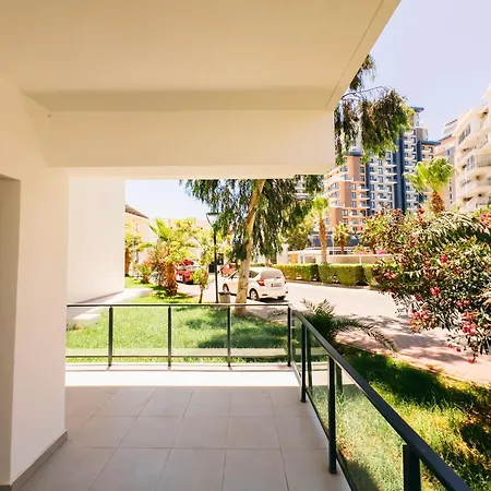 Apartamento Luxury 3 Bedroom Penthouse With Huge 255m2 Terrace With Jacuzzi In Courtyard Iskele *