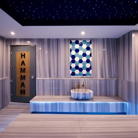 Apartamento Luxury 3 Bedroom Penthouse With Huge 255m2 Terrace With Jacuzzi In Courtyard Iskele