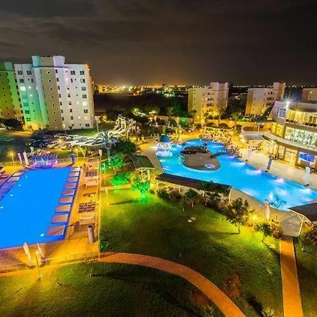 Luxury 3 Bedroom Penthouse With Huge 255M2 Terrace With Jacuzzi In Courtyard Iskele Apartamento