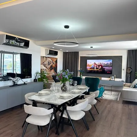 Luxury 3 Bedroom Penthouse With Huge 255m2 Terrace With Jacuzzi In Courtyard Iskele Apartamento *