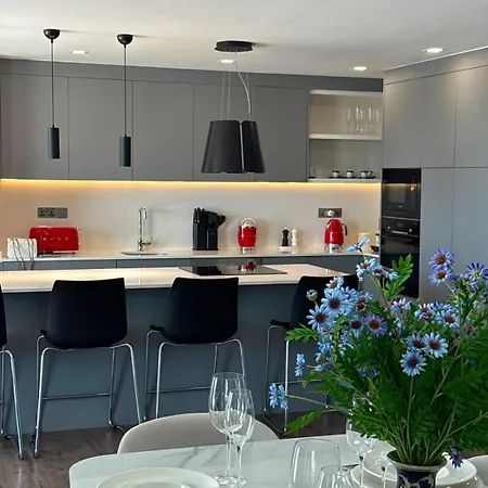 Apartamento Luxury 3 Bedroom Penthouse With Huge 255m2 Terrace With Jacuzzi In Courtyard Iskele Trikomo