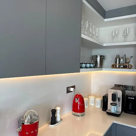 Luxury 3 Bedroom Penthouse With Huge 255m2 Terrace With Jacuzzi In Courtyard Iskele Trikomo