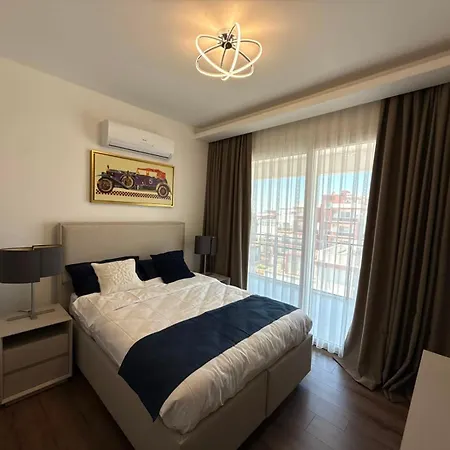 Luxury 3 Bedroom Penthouse With Huge 255m2 Terrace With Jacuzzi In Courtyard Iskele Apartamento *