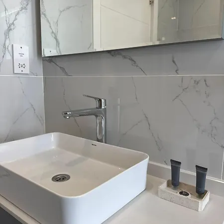 Luxury 3 Bedroom Penthouse With Huge 255m2 Terrace With Jacuzzi In Courtyard Iskele Apartamento *