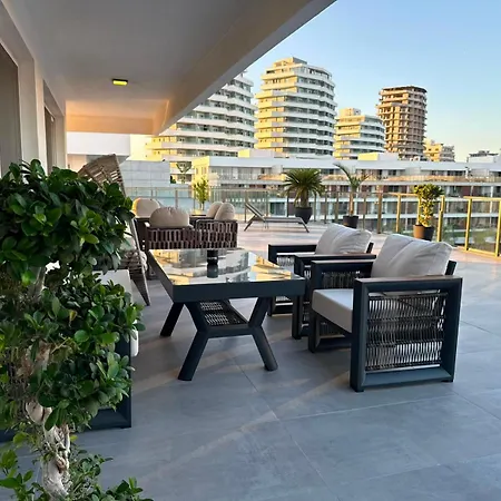 Luxury 3 Bedroom Penthouse With Huge 255m2 Terrace With Jacuzzi In Courtyard Iskele Apartamento *