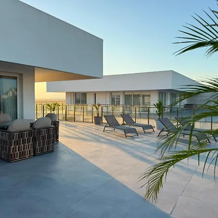 Luxury 3 Bedroom Penthouse With Huge 255m2 Terrace With Jacuzzi In Courtyard Iskele Apartamento