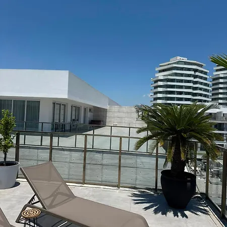 Apartamento Luxury 3 Bedroom Penthouse With Huge 255m2 Terrace With Jacuzzi In Courtyard Iskele *
