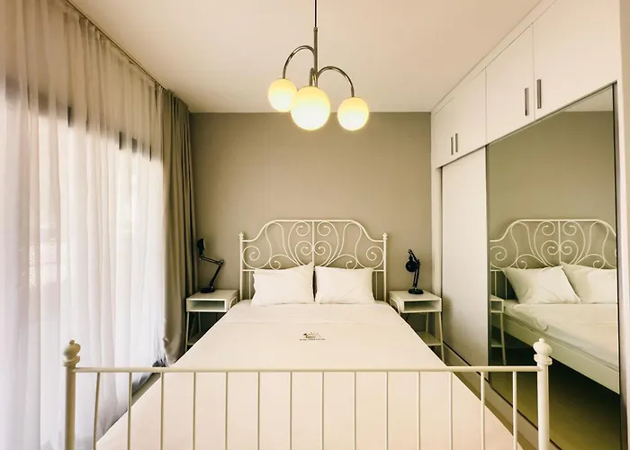 Caesar Lovely & Cozy 1 Bedroom Home, With Pools & Spas