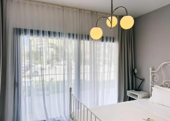 Caesar Lovely & Cozy 1 Bedroom Home, With Pools & Spas